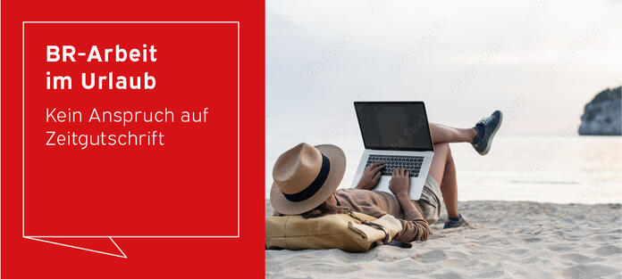 Junge Frau liegt mit Laptop am Strand mit Blick auf eine Insel